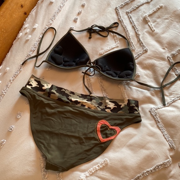 Camo Bikini! 👙 - Picture 2 of 4